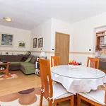 Apartment Mm *